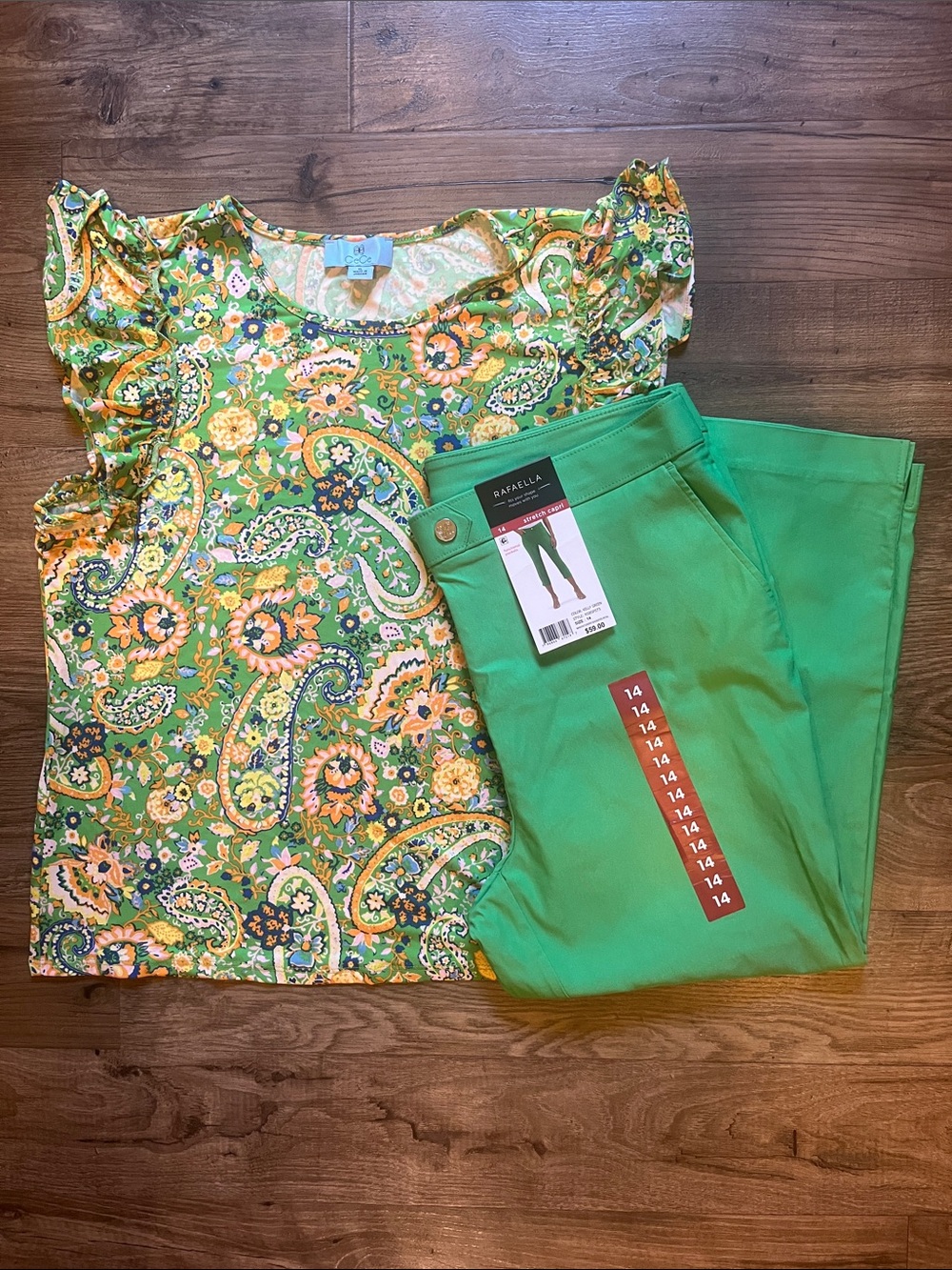 CeCe Green Paisley Floral Flutter Sleeve Top and Rafaella Stretch Capri Bundle